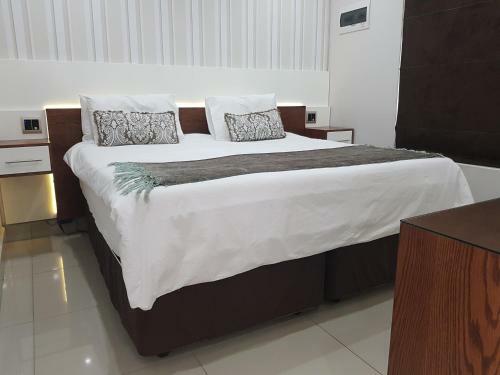 Cyro Apartments At Central Park