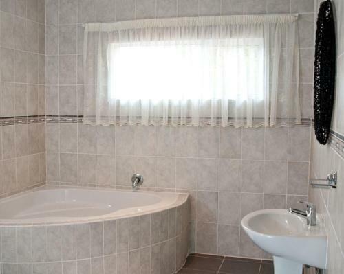 Hostal Rostalyn Guesthouse