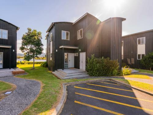 Sunset Retreat - Matarangi Holiday Home