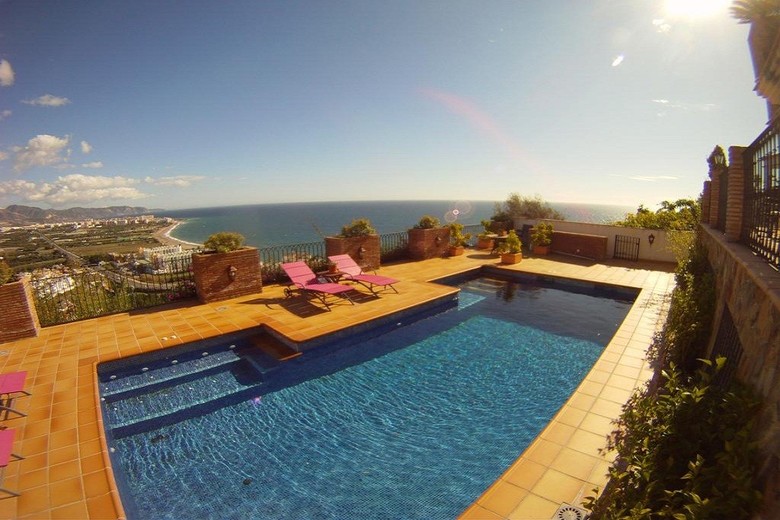 Hostal Welcome Inn Nerja Guest House Luxury Bed & Breakfast