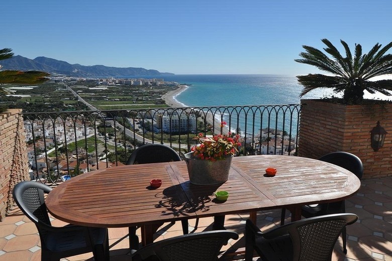 Hostal Welcome Inn Nerja Guest House Luxury Bed & Breakfast