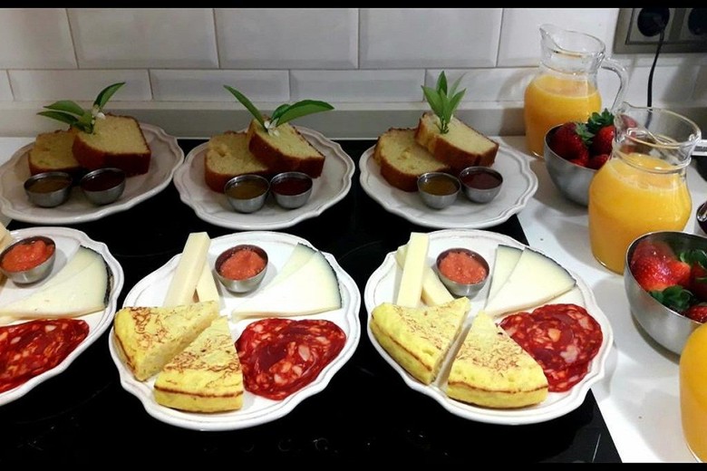 Hostal Welcome Inn Nerja Guest House Luxury Bed & Breakfast