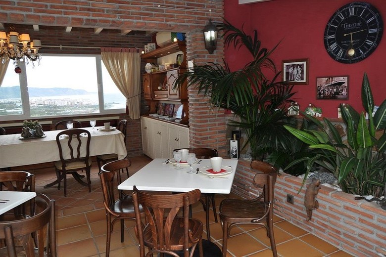 Hostal Welcome Inn Nerja Guest House Luxury Bed & Breakfast