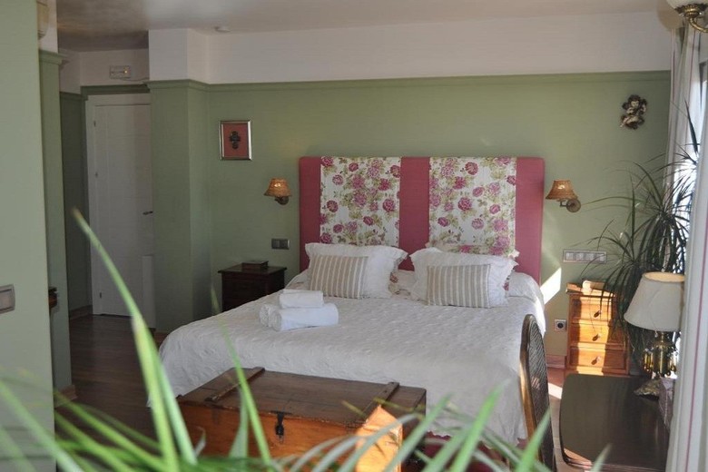 Hostal Welcome Inn Nerja Guest House Luxury Bed & Breakfast
