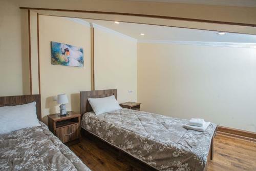 Hotel Telav Holl