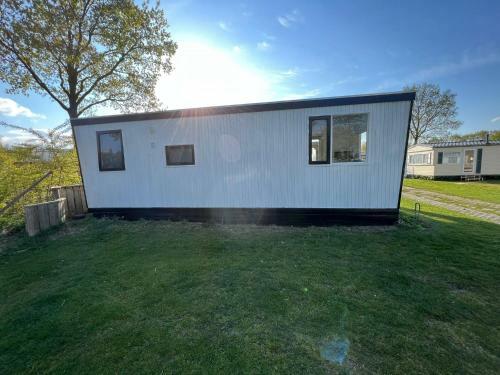 Camping Heino Chalet Rotan 9