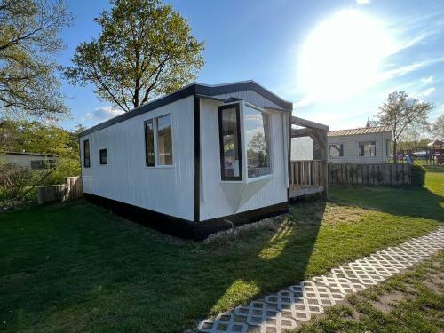 Camping Heino Chalet Rotan 9