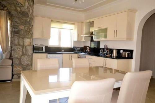 5 Star Villa With 4 Bedrooms, Dalaman Villa 1049