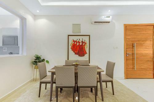 Elizabeth Steve?s Luxury 2 Bedroom Apartment