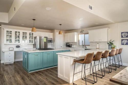 Family Friendly Beach House With Open Living Space