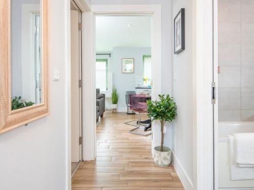 Pass The Keys Beautifully Presented 2 Bed Apartment With Parking