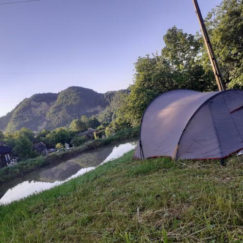 Hostal Room In Bb - Camping Retreat In A Rural Way