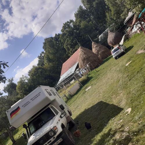Hostal Room In Bb - Camping Retreat In A Rural Way