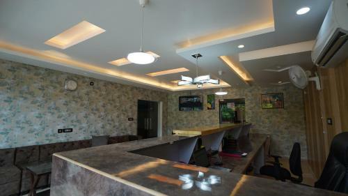 Apartamento M K Hotel And Restaurant