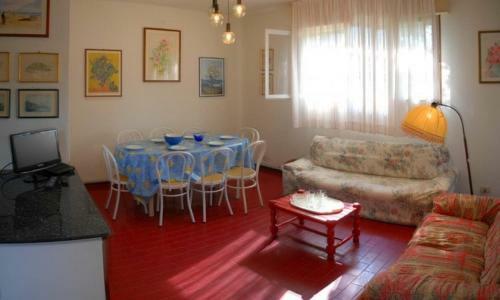 Spacious Villa Located In Lignano Pineta
