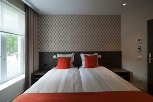Square Hotel