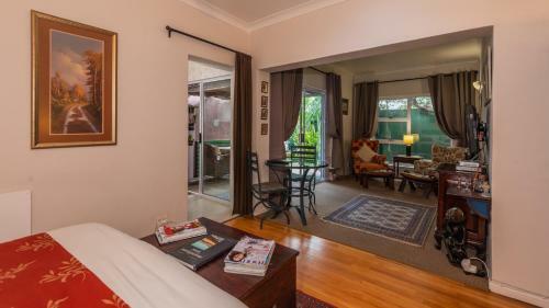 Hostal Brown Jug Guest House