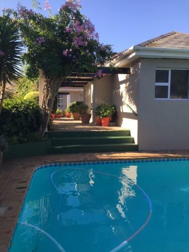 Hostal Brown Jug Guest House