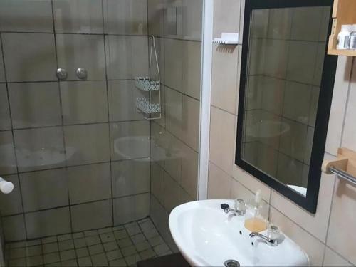 Hostal Gemstone Guest House