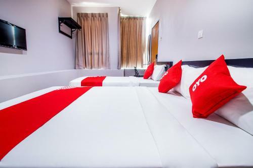 Oyo 44097 Avatarr Hotel