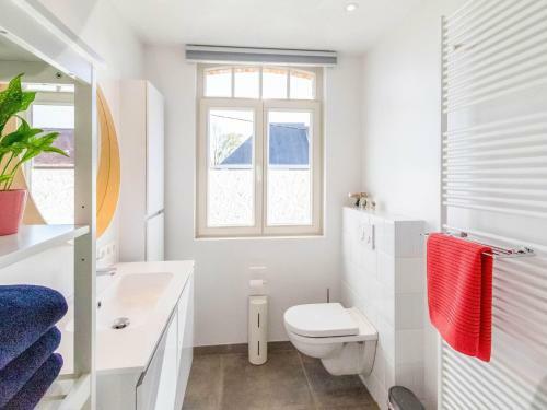 Charming Holiday Home In Oosteeklo With Garden