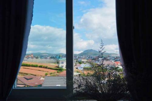 Hotel Kh�ch S?n H?ng Nguy�n