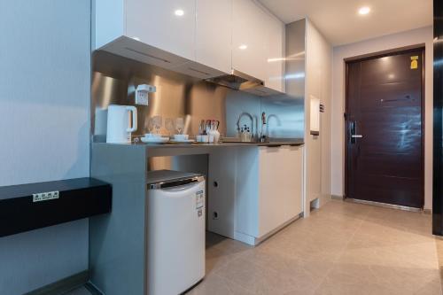 Locals Apartment Place 05