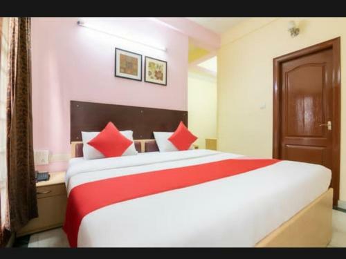 Hotel The Roy Grand Inns