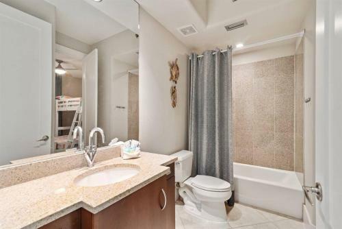 Apartamento Bella Luna 202 - Luxurious Bayfront 3bd/3ba
