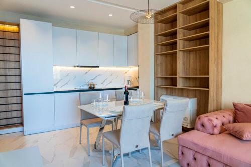 Golden Beach Residence - Deluxe Apartment