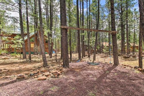 Pinetop Cabin With Deck, Private Loft, Fire Pit