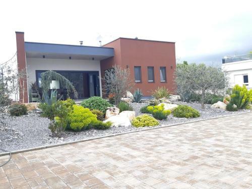 Hostal Bijou House With Apartments