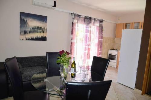 Lovely 2-bed Apartment In Vinisce Close To Beach