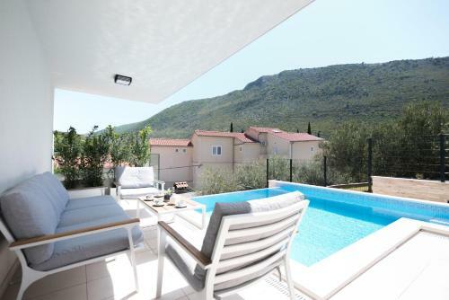 Luxury Villa Nicole , 4 Stars Apartment With Pool
