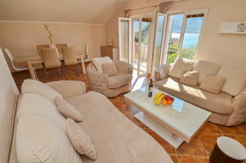 Luxury Apartment With Sea View A&b