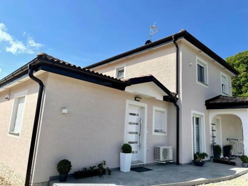 Villa Zonta Apartments Ka?tel