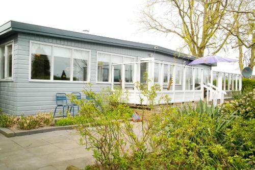 Bijzonder Chalet An Der Marina Met Sauna