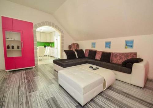 Sunstone Apartments