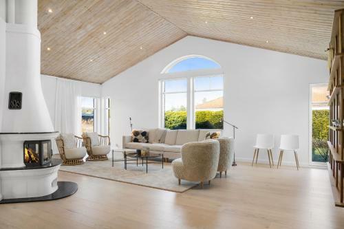 Luxury Three-bedroom Modern Family Home In B�stad