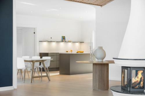 Luxury Three-bedroom Modern Family Home In B�stad