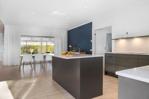 Luxury Three-bedroom Modern Family Home In B�stad