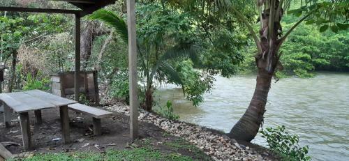 Albergue Yaxlik River Lodge