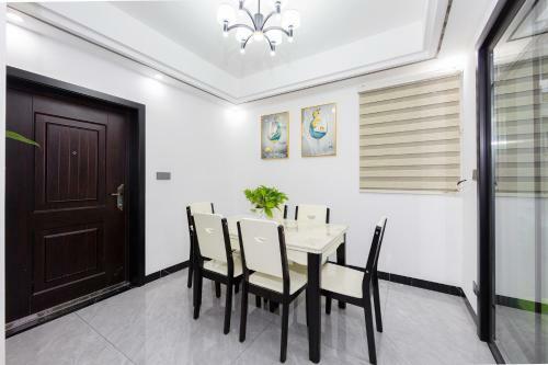 Locals Apartment Place 24