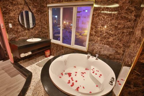 Lotus Hotel The Cupid Room