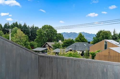 Eely Point Oasis - Wanaka Holiday Home