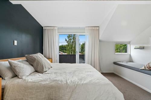 Eely Point Oasis - Wanaka Holiday Home