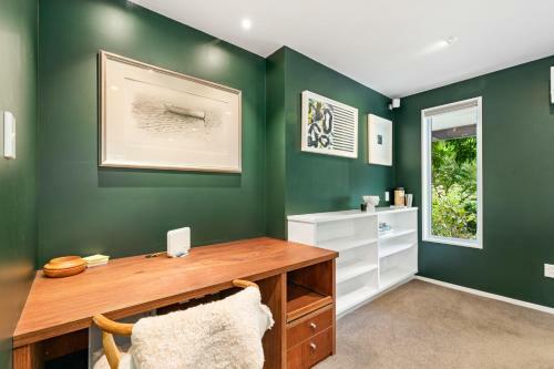 Eely Point Oasis - Wanaka Holiday Home