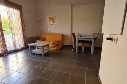 Apartment With Garden And Pool In Aubignan