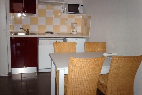 Apartment With Garden And Pool In Aubignan
