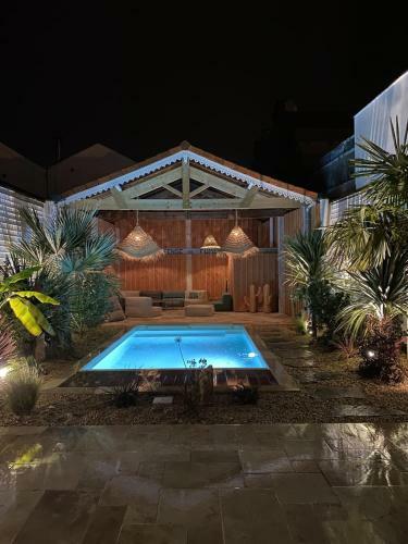 160 M With Pool-garden-terrace And Wifi